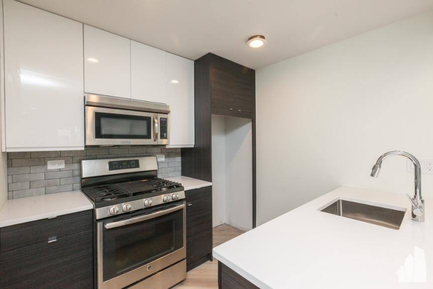 Apartment for rent at 944 W Grace #J201, Chicago, IL 60613