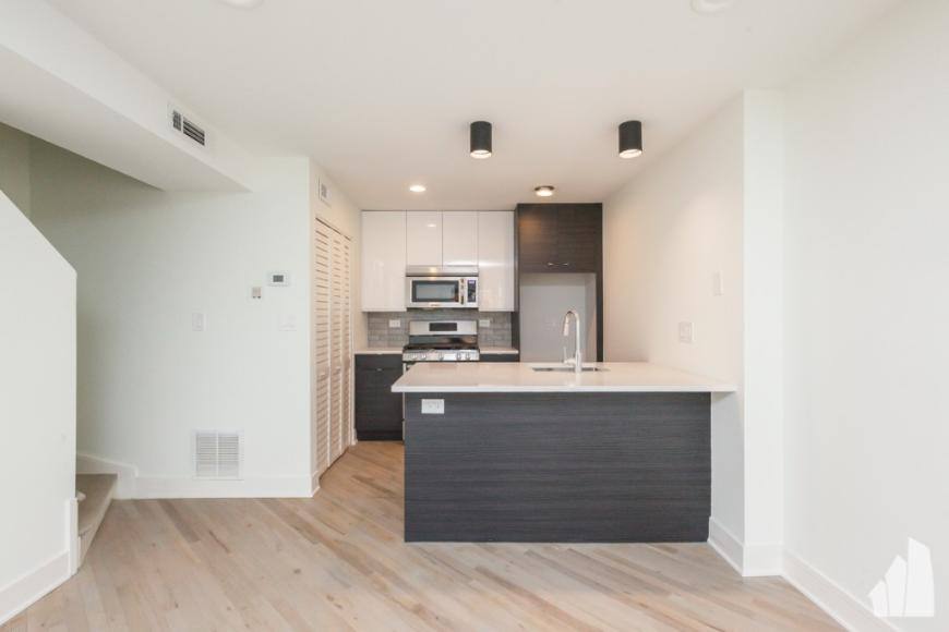Apartment for rent at 944 W Grace #J201, Chicago, IL 60613
