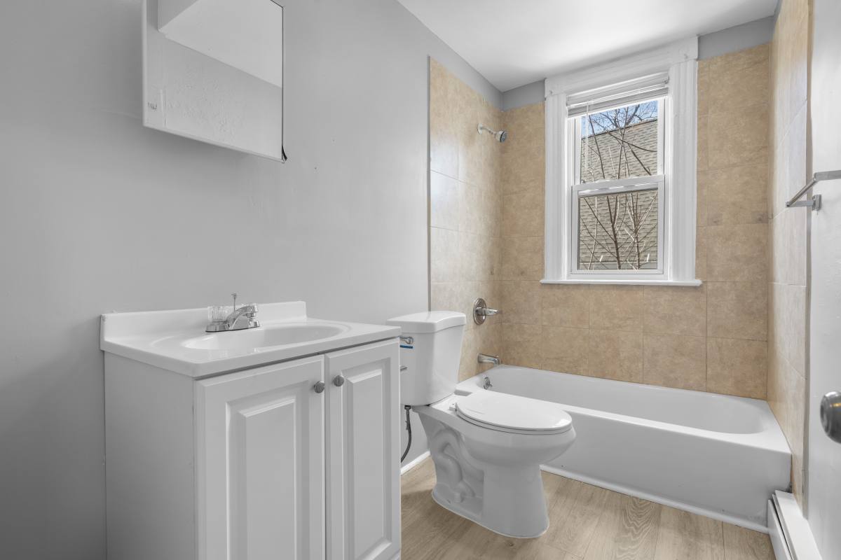 Apartment for rent at 202 Mather St #3W, Hartford, CT 06112