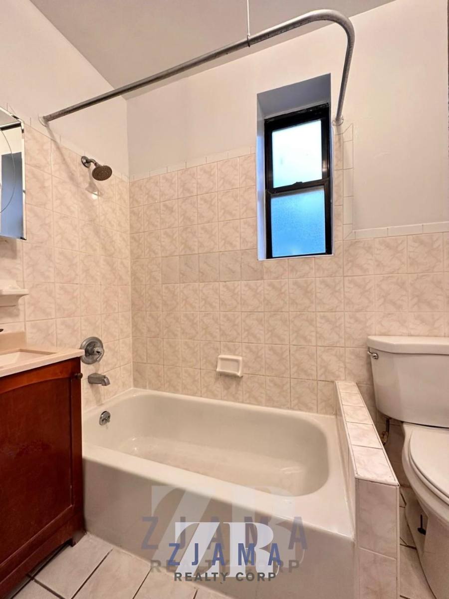 Apartment for rent at 392 E 4th St #7B, Brooklyn, NY 11218