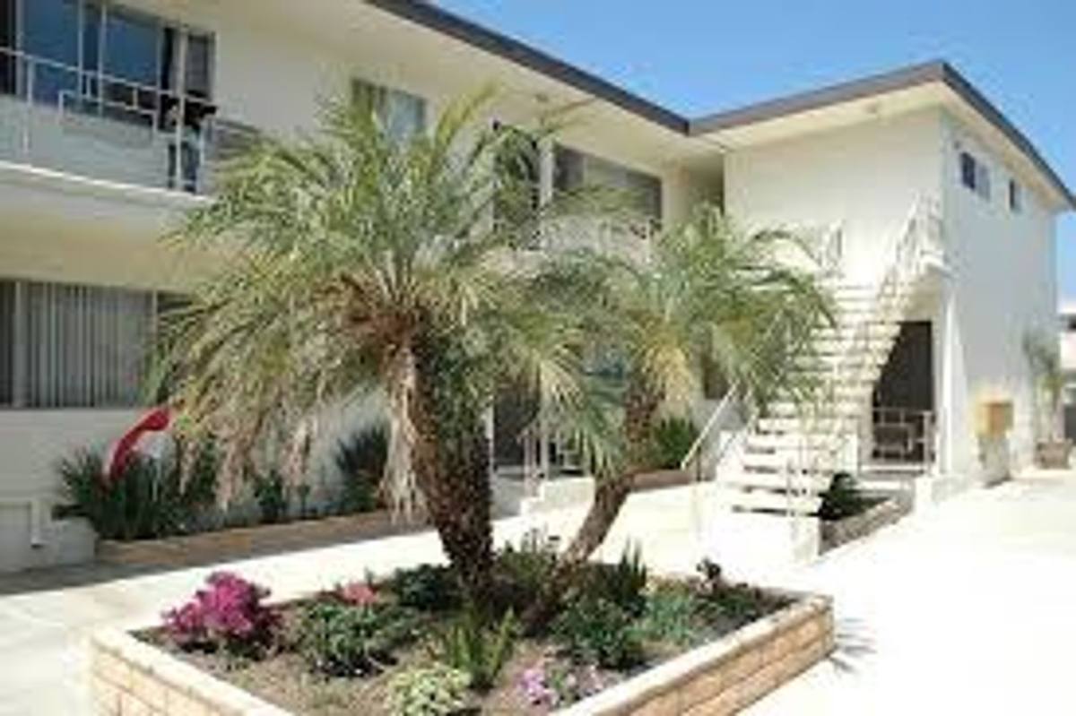 Apartment for rent at 1817-25 Corinth Ave, Los Angeles, CA 90025