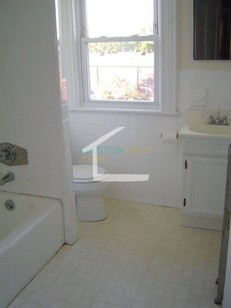 House for rent at 16 Pratt St #16, Allston, MA 02134