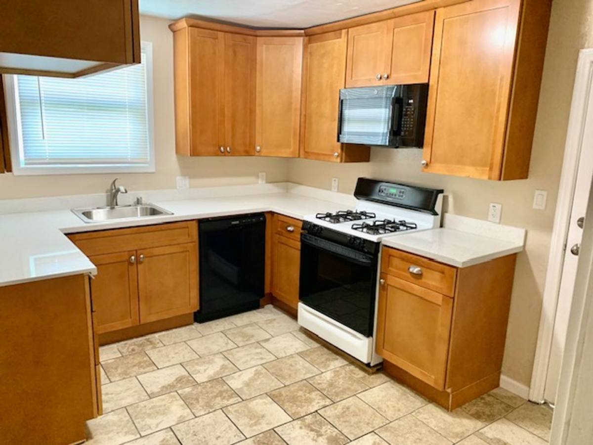 Apartment for rent at 1537 Truman St, Richmond, CA 94801