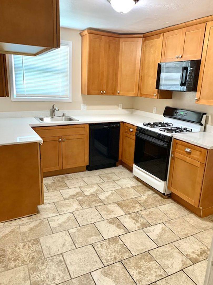 Apartment for rent at 1537 Truman St, Richmond, CA 94801