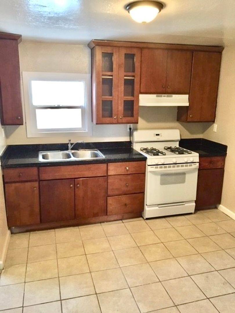 Apartment for rent at 1537 Truman St, Richmond, CA 94801