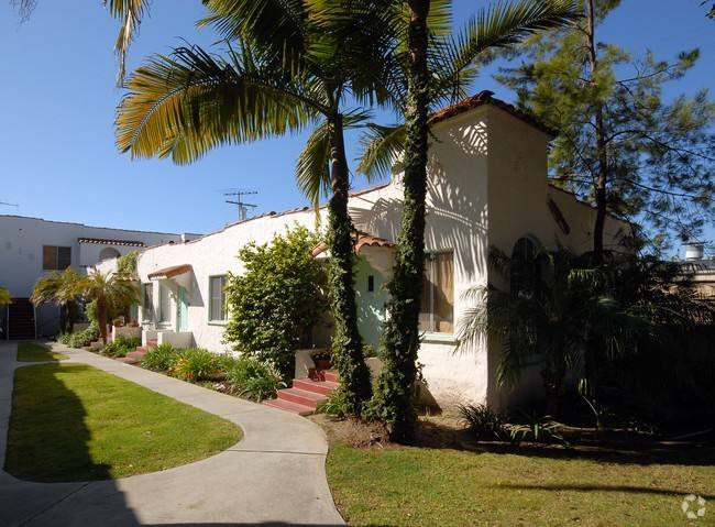 Apartment for rent at 818 Grant St, Santa Monica, CA 90405