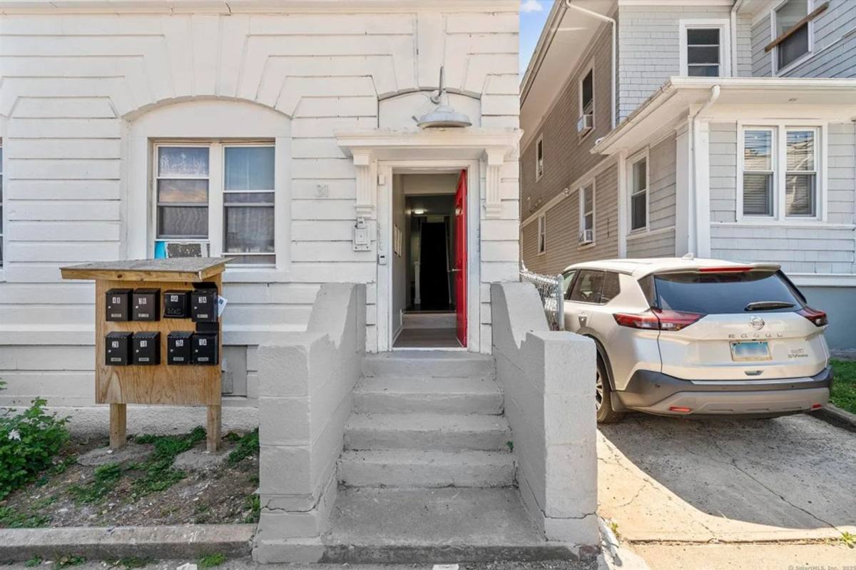 Apartment for rent at 31 Whittier St, Bridgeport, CT 06605