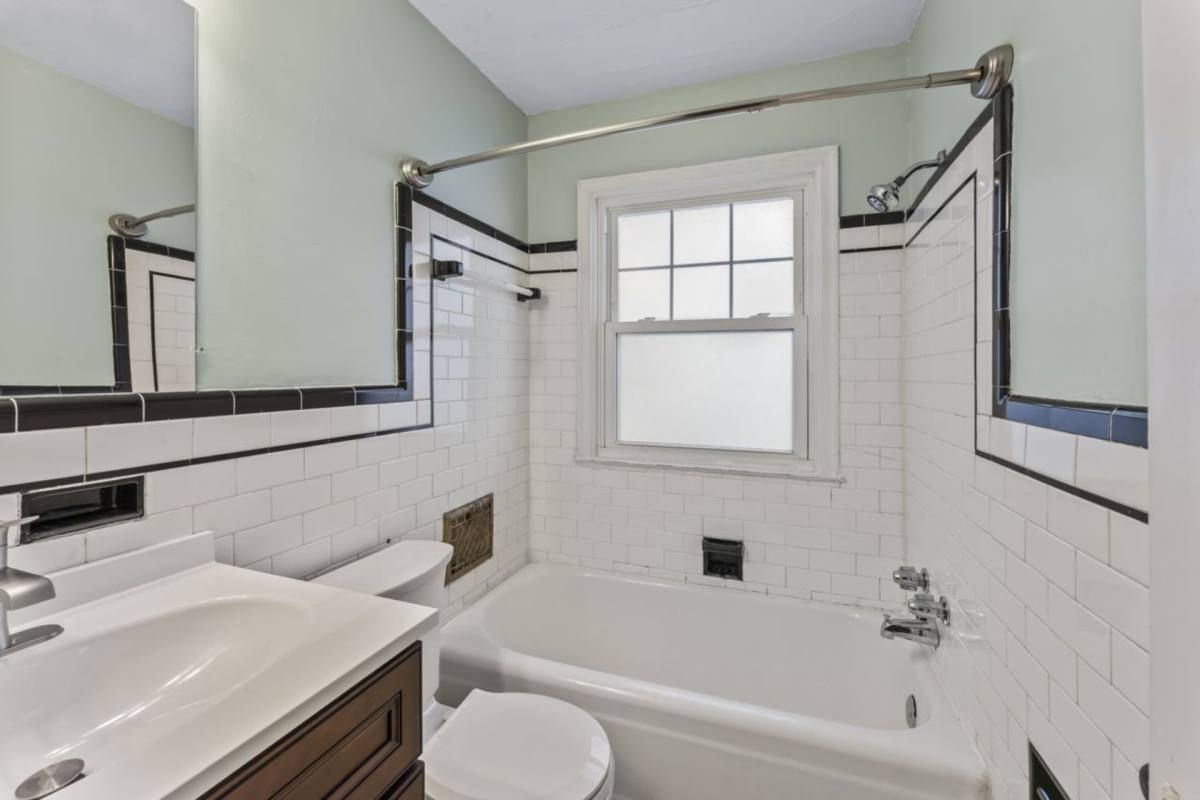 Apartment for rent at 1231 Bates Court, Louisville, KY 40204