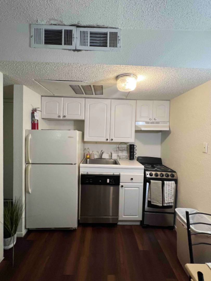 Apartment for rent at 701 W 25th St, Austin, TX 78705