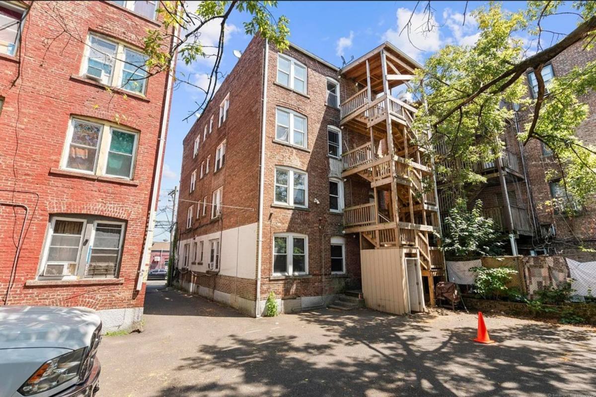 Apartment for rent at 25 Whittier St, Bridgeport, CT 06605
