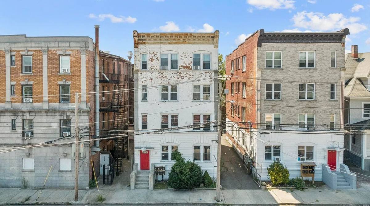 Apartment for rent at 25 Whittier St, Bridgeport, CT 06605