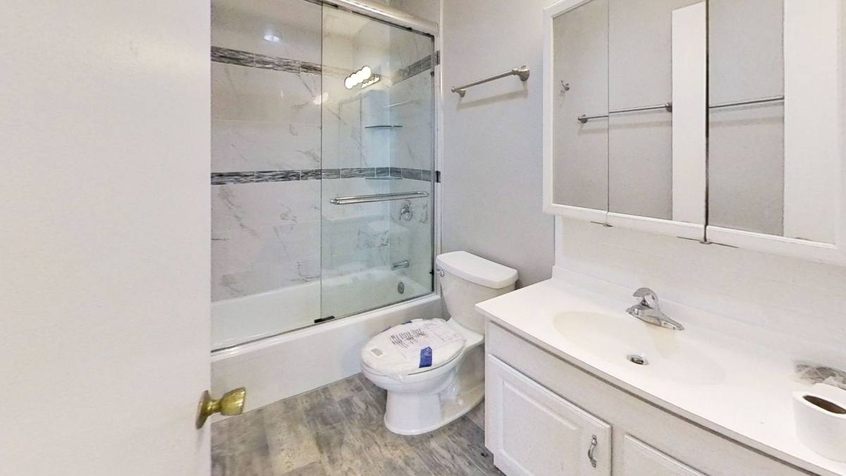 Apartment for rent at 650 W Briar Place, Chicago, IL 60657