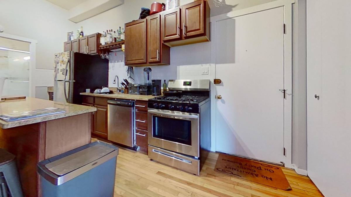 Apartment for rent at 650 W Briar Place, Chicago, IL 60657