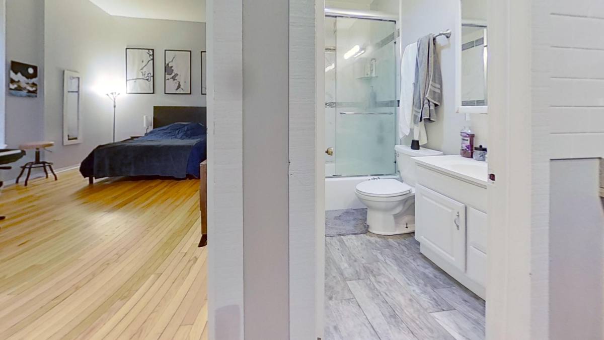 Apartment for rent at 650 W Briar Place, Chicago, IL 60657