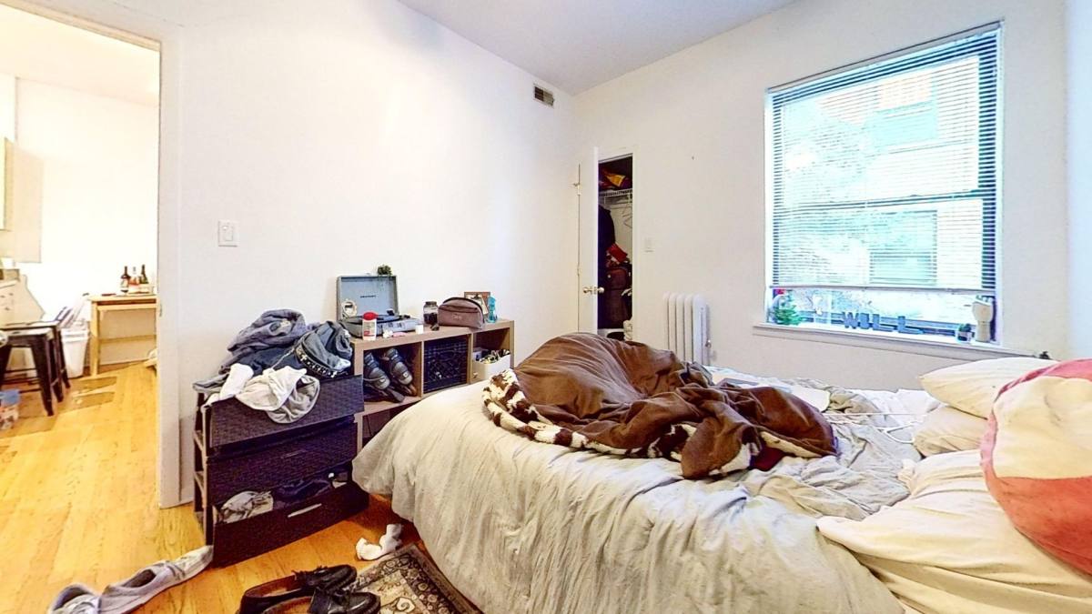 Apartment for rent at 1331 W Addison St, Chicago, IL 60613
