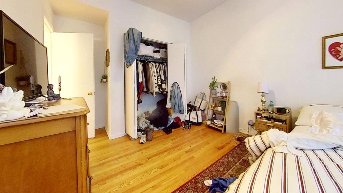 Apartment for rent at 1331 W Addison St, Chicago, IL 60613