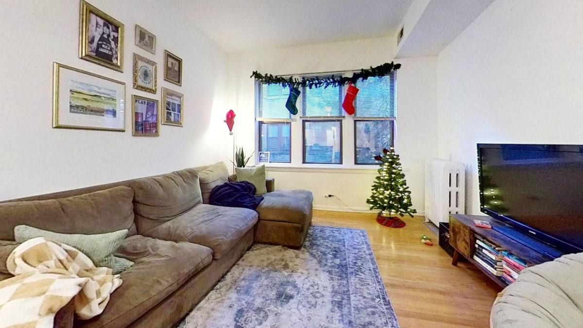 Apartment for rent at 1331 W Addison St, Chicago, IL 60613