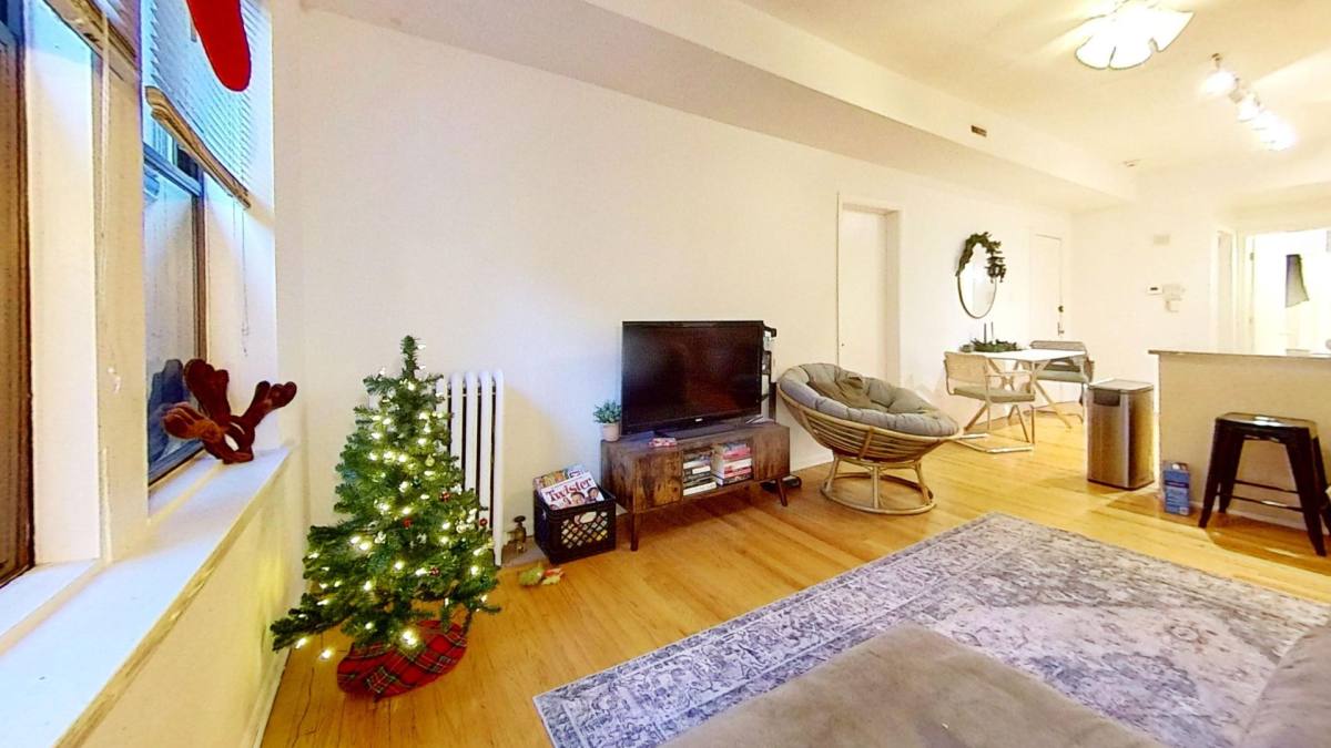 Apartment for rent at 1331 W Addison St, Chicago, IL 60613