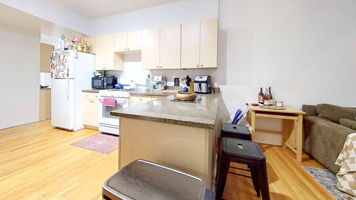 Apartment for rent at 1331 W Addison St, Chicago, IL 60613