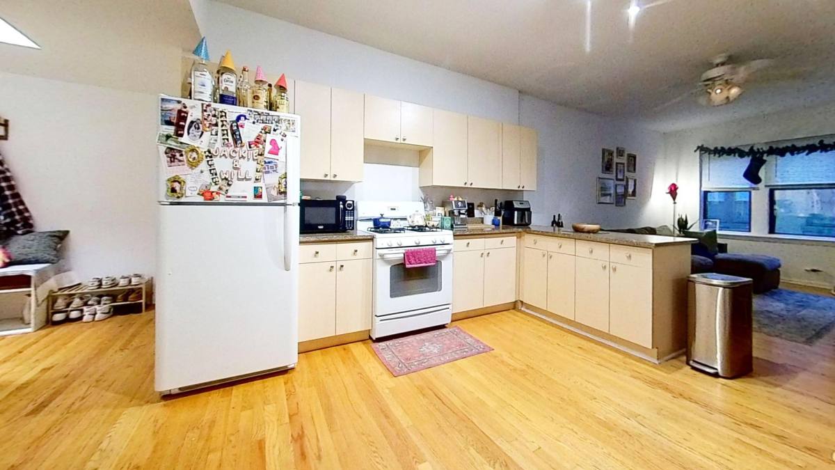 Apartment for rent at 1331 W Addison St, Chicago, IL 60613