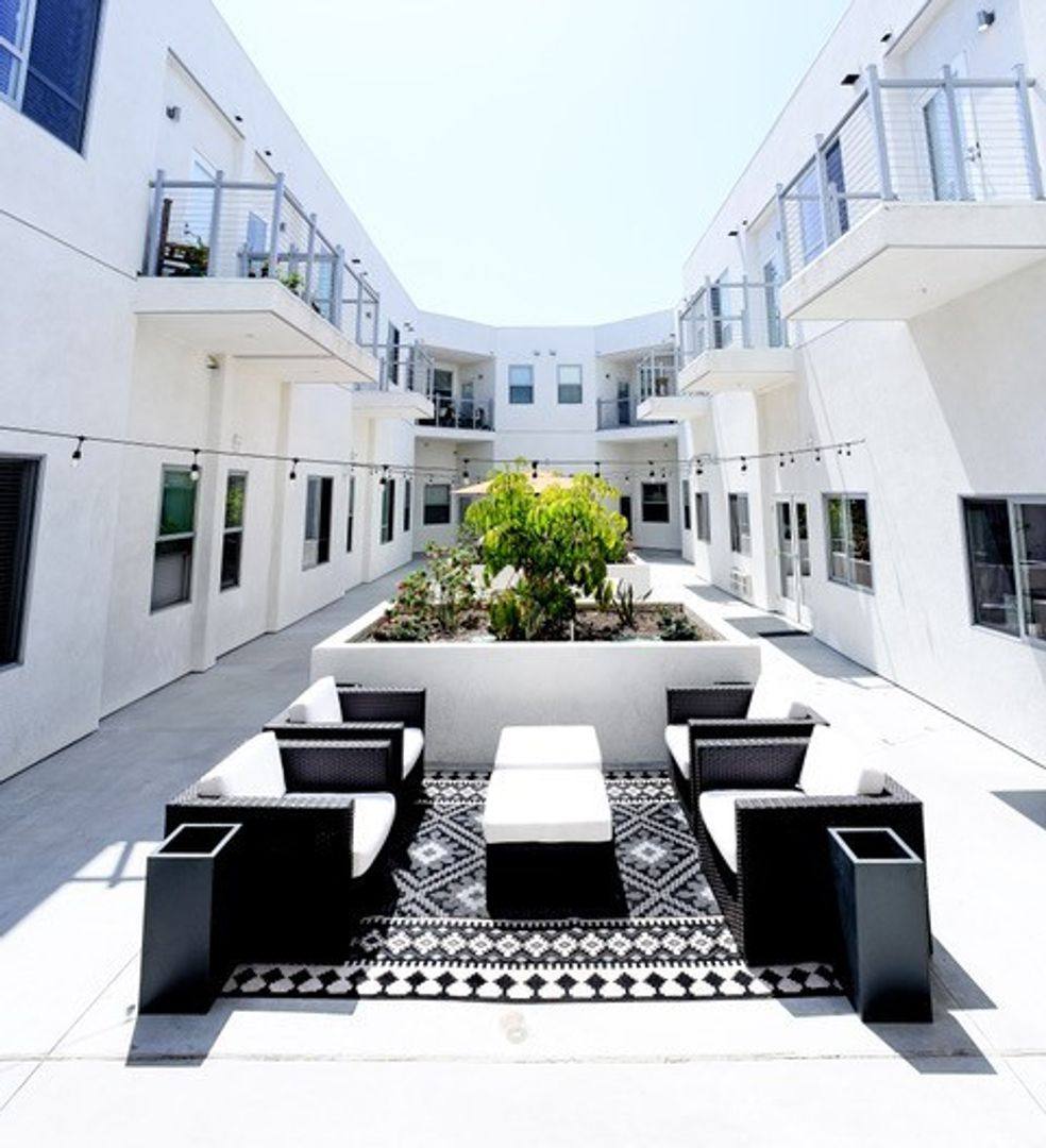 Apartment for rent at 300 W 9th St, Oxnard, CA 93030
