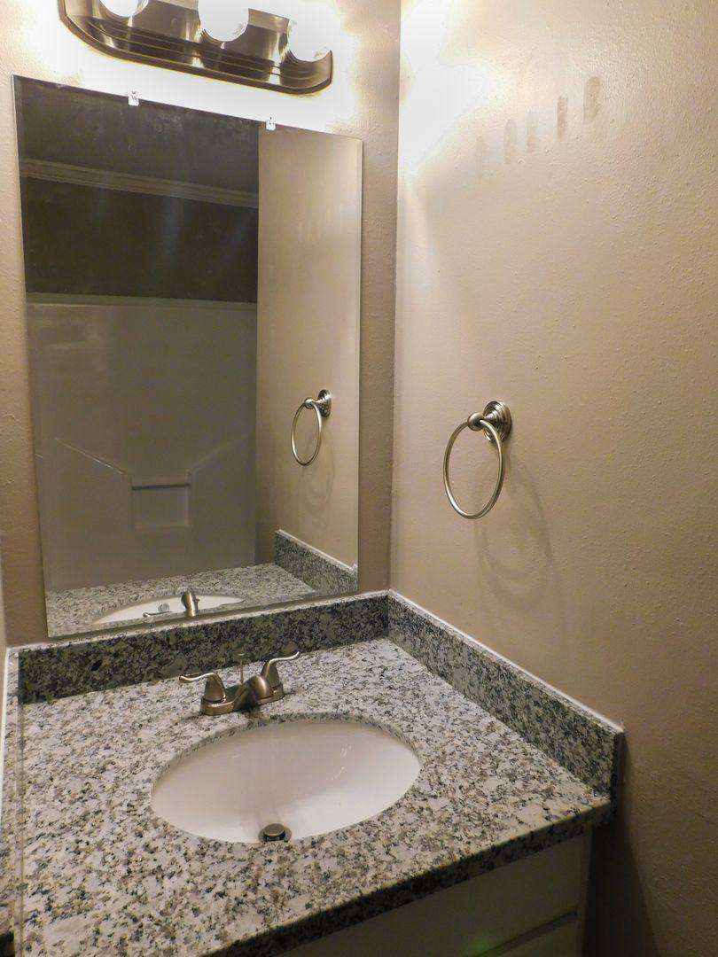 Apartment for rent at 154 Varsity Dr, Huntsville, TX 77340