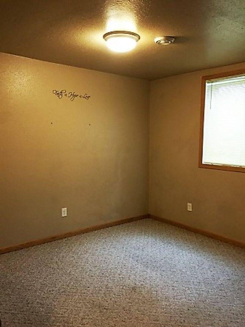 Apartment for rent at 920 18th Ave SW, Valley City, ND 58072