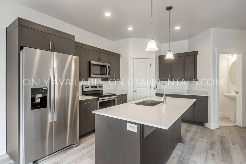Townhouse for rent at 3633 W 2330 N, Lehi, UT 84043