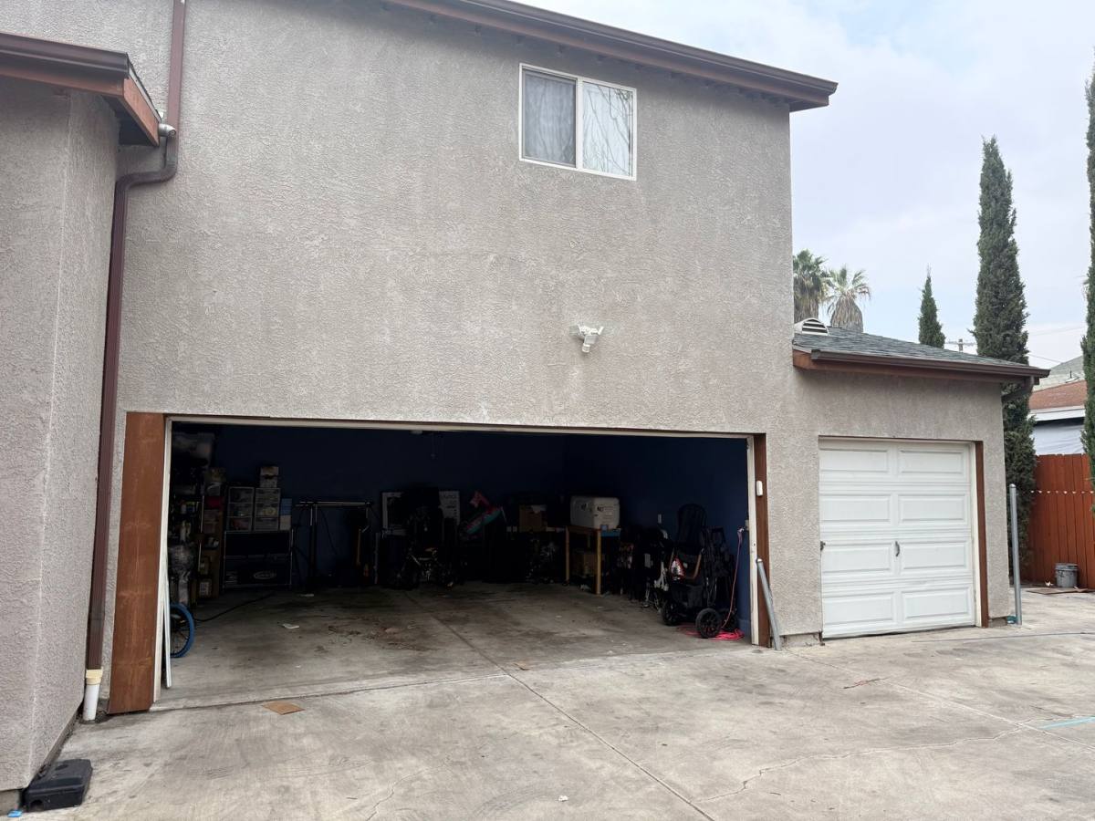 Apartment for rent at 145-147 E 36th St, Los Angeles, CA 90011