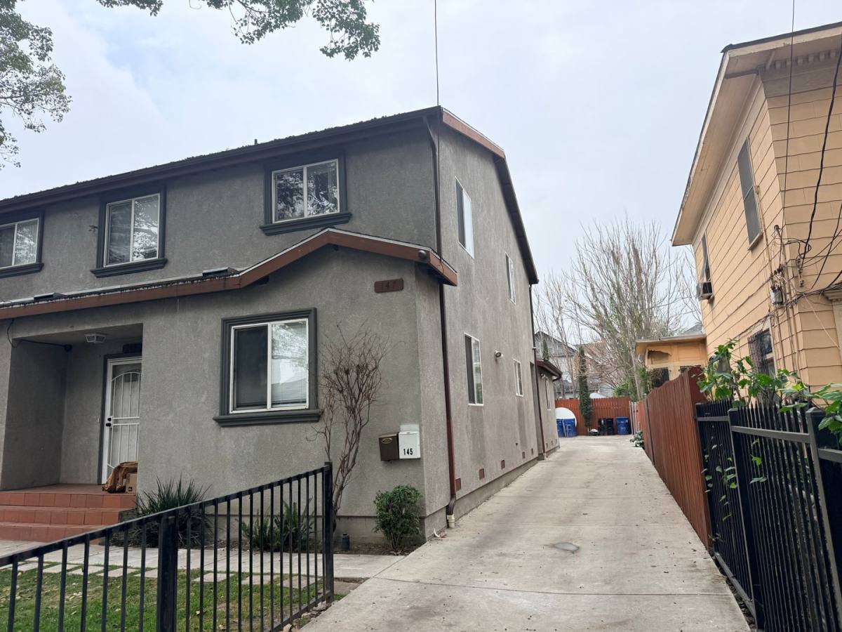 Apartment for rent at 145-147 E 36th St, Los Angeles, CA 90011