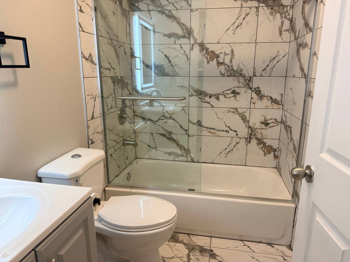 Apartment for rent at 145-147 E 36th St, Los Angeles, CA 90011