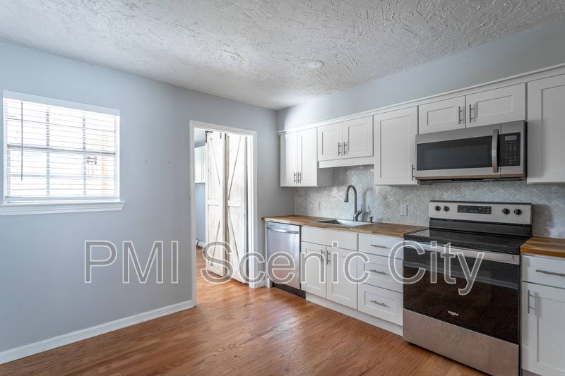 Apartment for rent at 2508 Woodfin Ave, Chattanooga, TN 37415