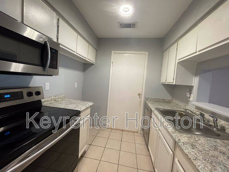 House for rent at 12607 Ashford Meadow Dr #B, Houston, TX 77082