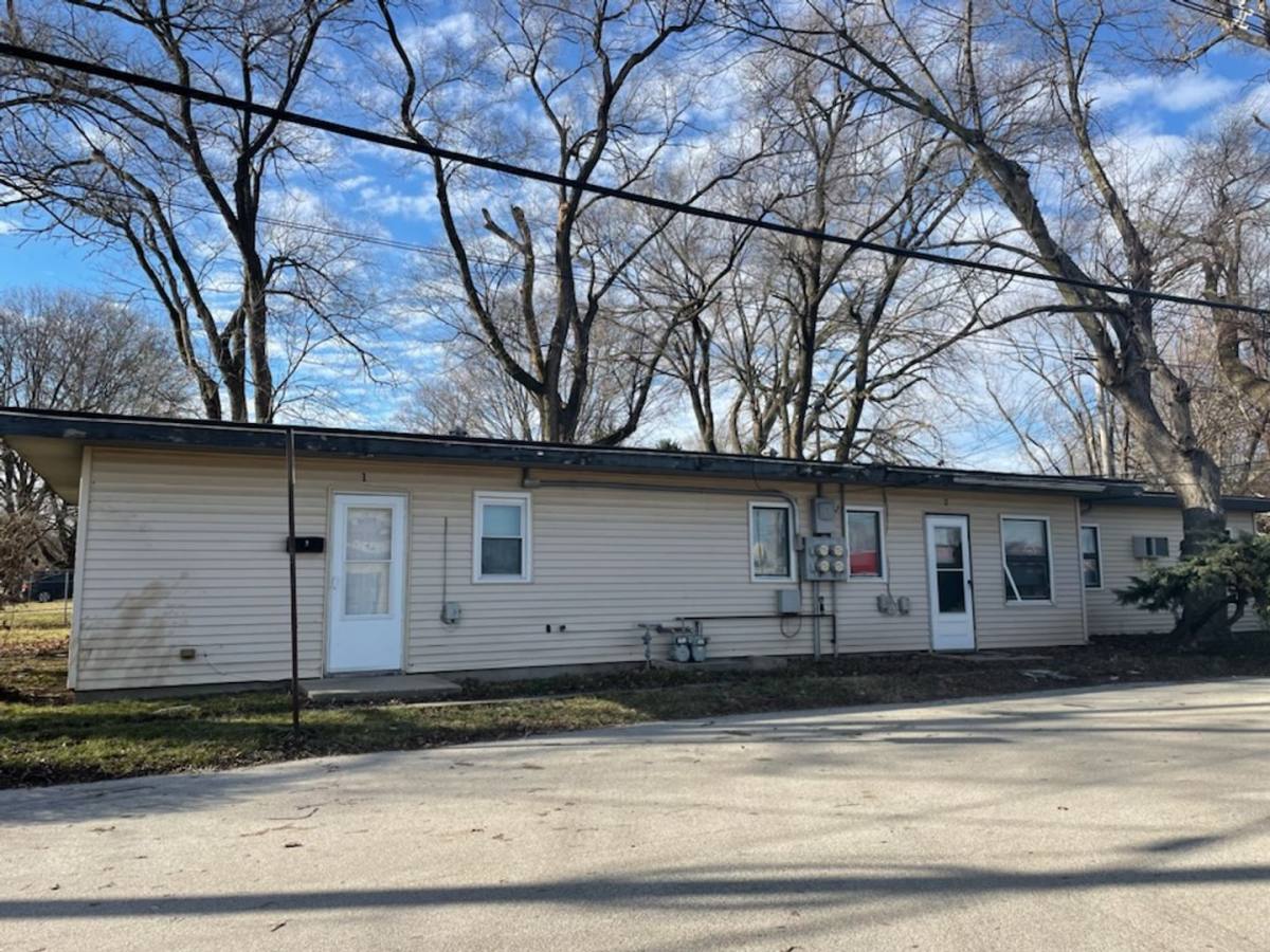 Apartment for rent at 104 Buena Vista Dr, Champaign, IL 61820