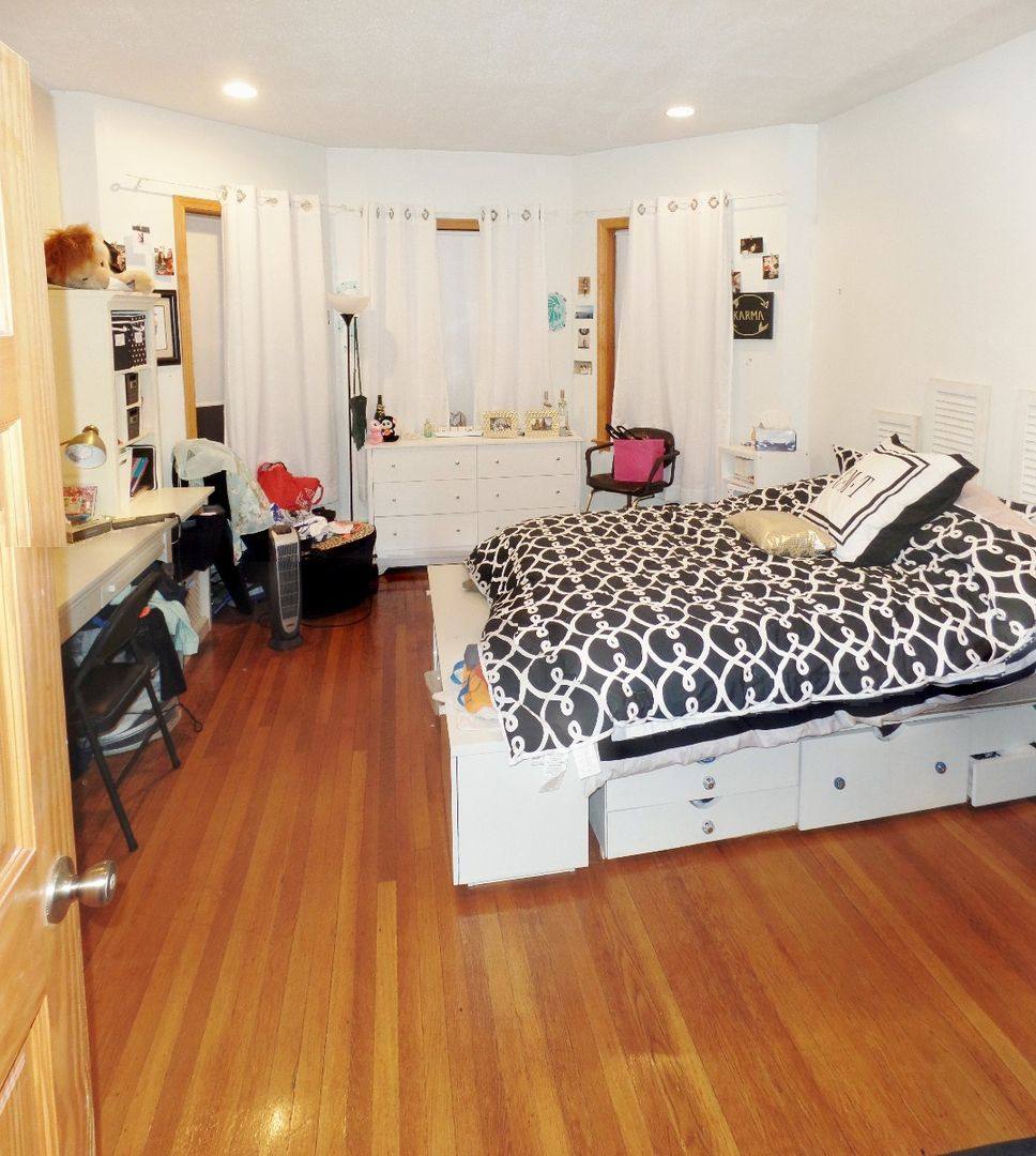 Apartment for rent at 27 Gibbs St #3, Brookline, MA 02446