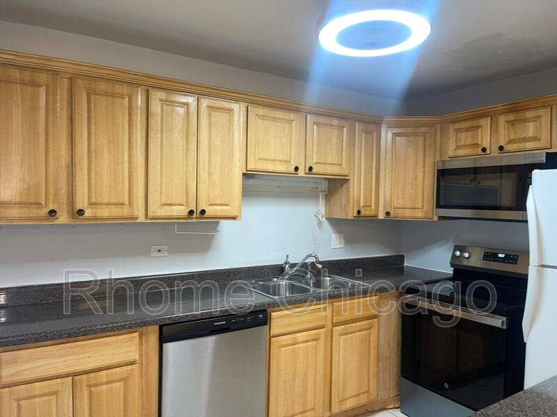 Condo for rent at 444 E Osage Lane 2A, Palatine, IL 60074