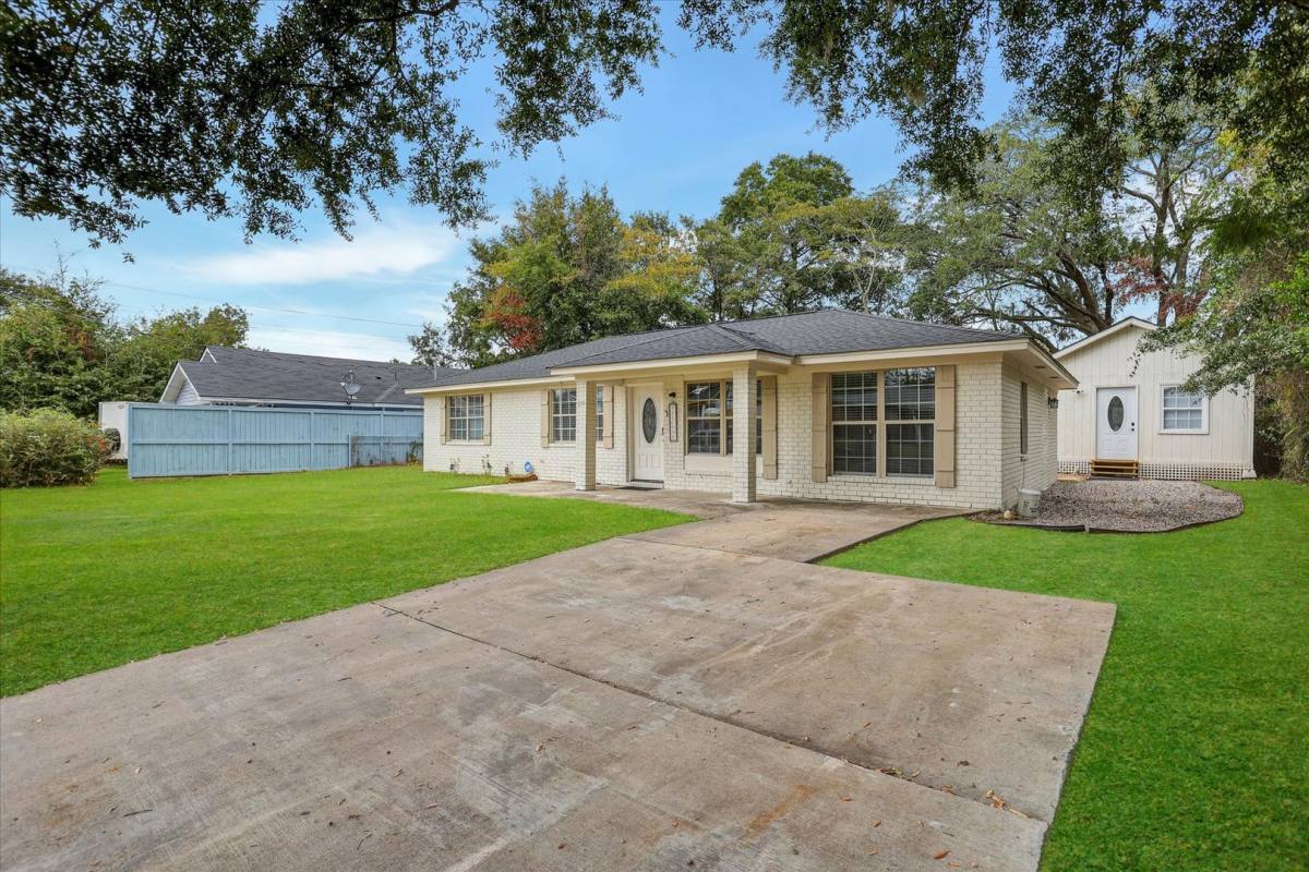 House for rent at 720 Dixon St, Savannah, GA 31405