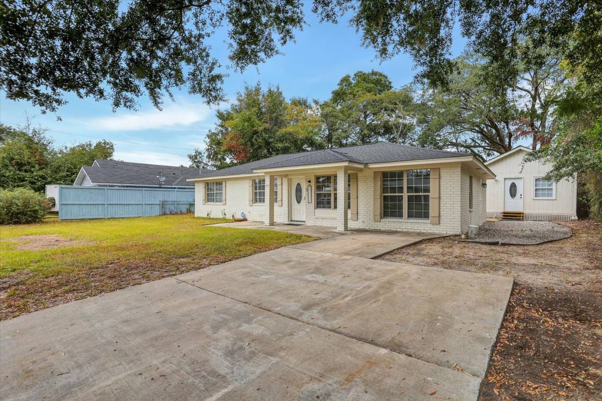 House for rent at 720 Dixon St, Savannah, GA 31405