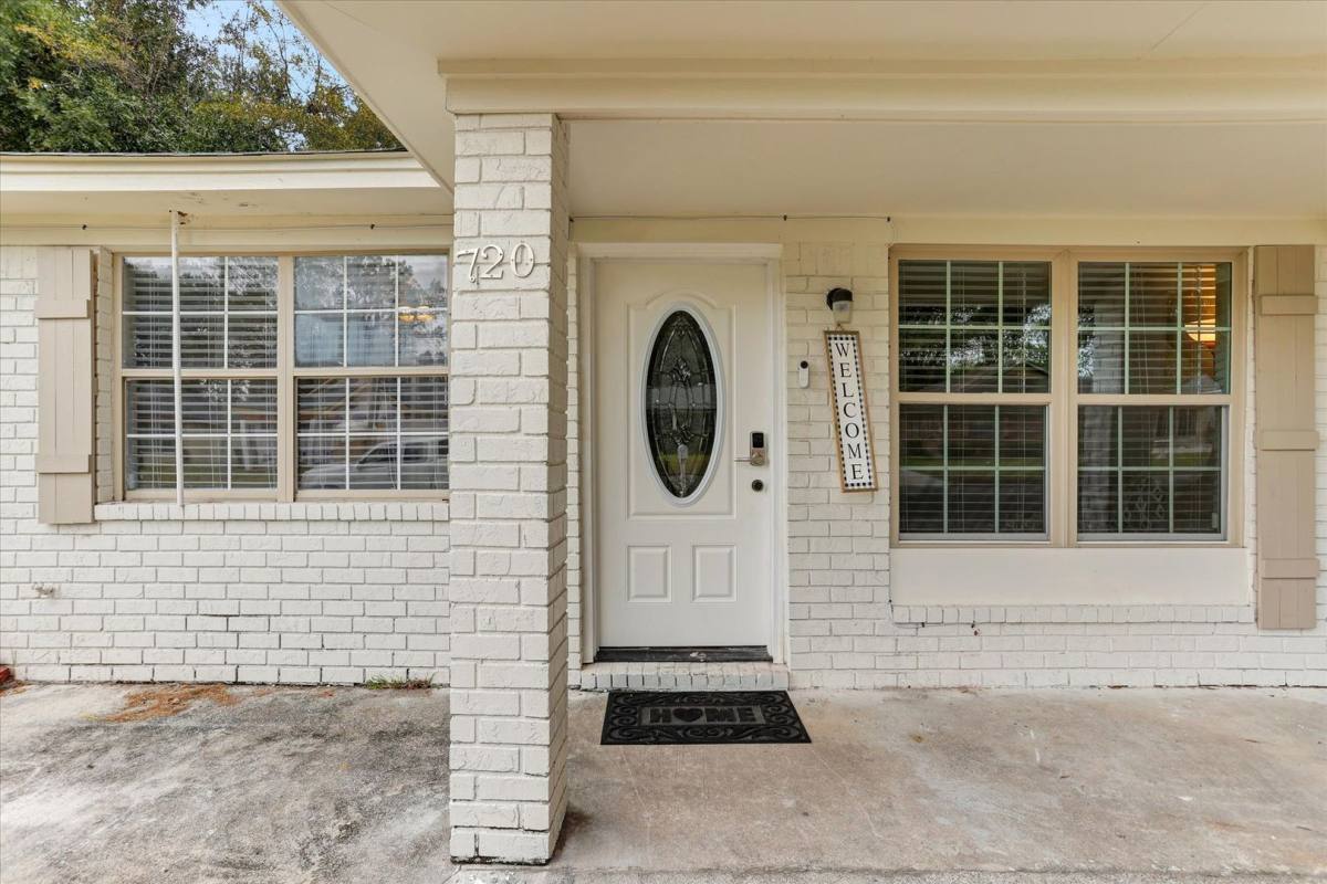 House for rent at 720 Dixon St, Savannah, GA 31405