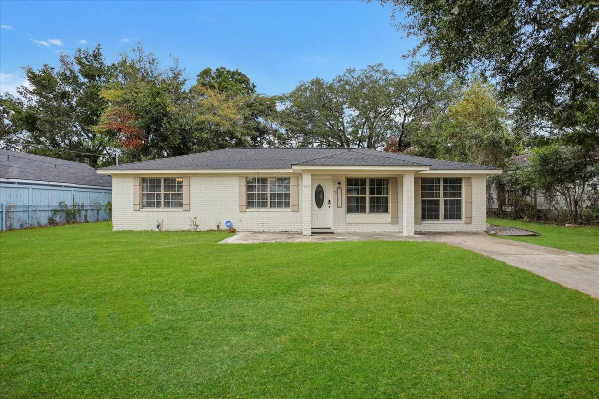 House for rent at 720 Dixon St, Savannah, GA 31405