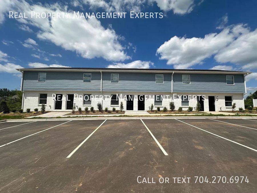 Townhouse for rent at 7011 Star Oaks Lane #201, Charlotte, NC 28262