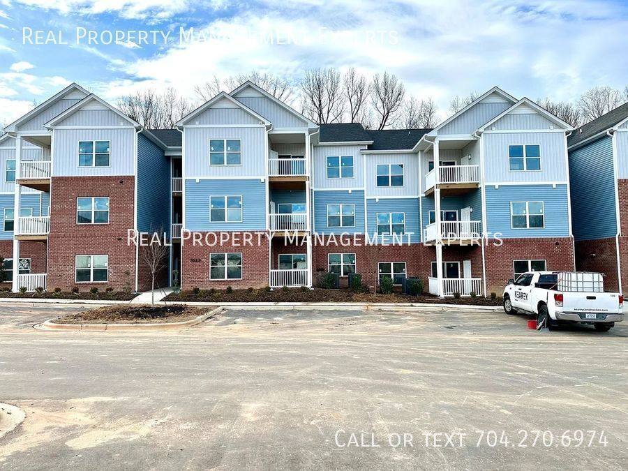 Townhouse for rent at 7011 Star Oaks Lane #201, Charlotte, NC 28262