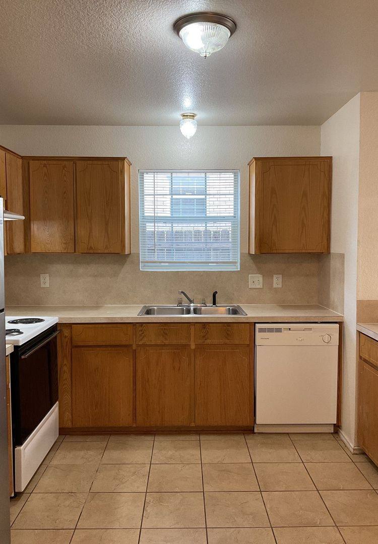 Townhouse for rent at 4005 Nadine Dr, Killeen, TX 76549