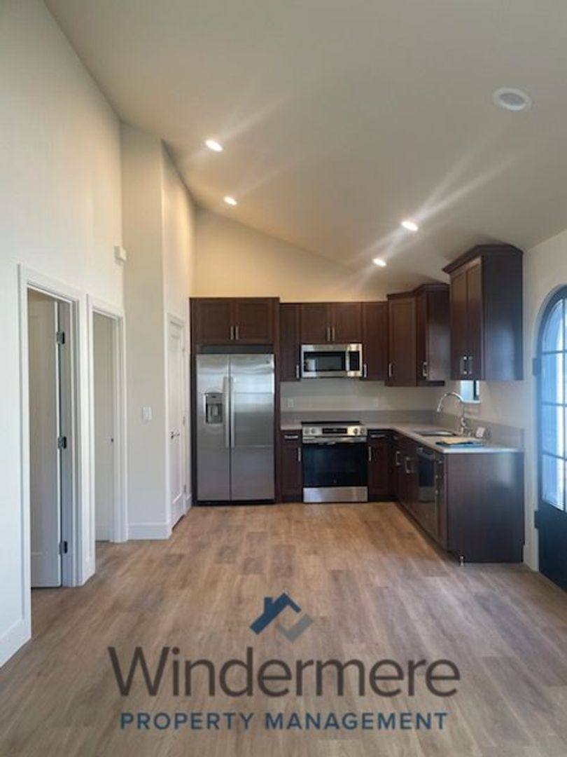 Apartment for rent at 831 & 833 S, Walla Walla, WA 99362