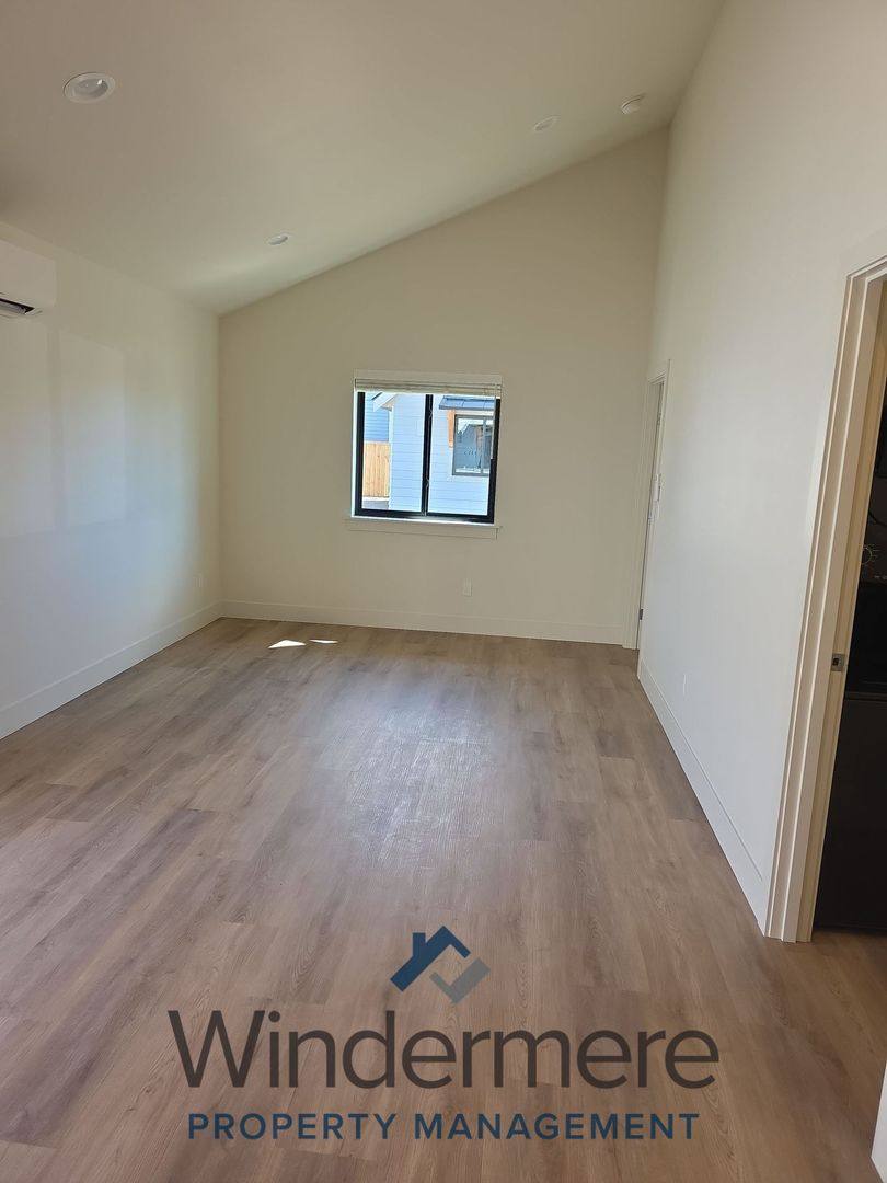 Apartment for rent at 831 & 833 S, Walla Walla, WA 99362
