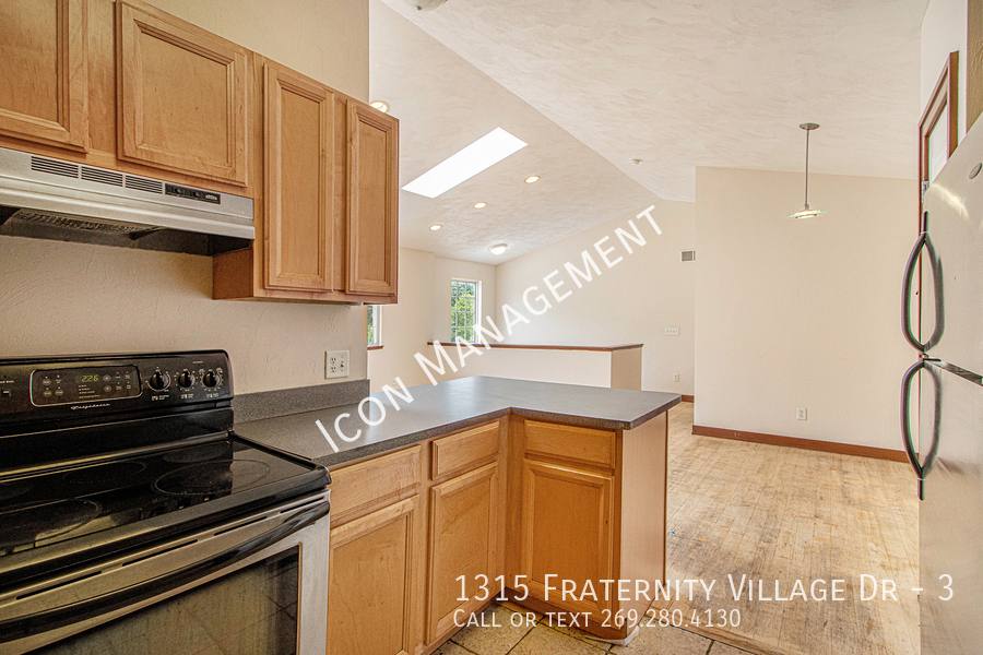 Townhouse for rent at 1315 Fraternity Village Dr #3, Kalamazoo, MI 49006