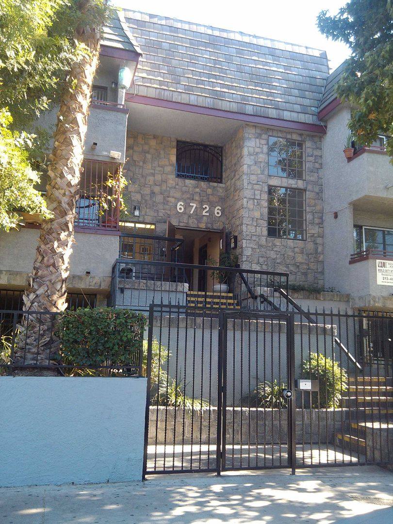 Apartment for rent at 6726 Woodley Ave, Van Nuys, CA 91406
