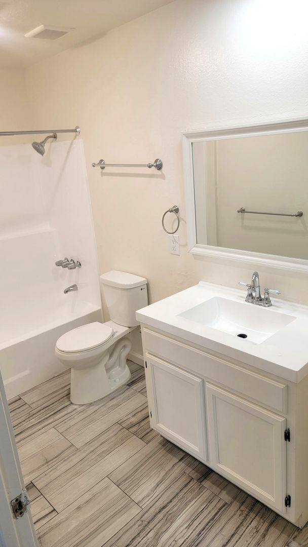 Apartment for rent at 6726 Woodley Ave, Van Nuys, CA 91406