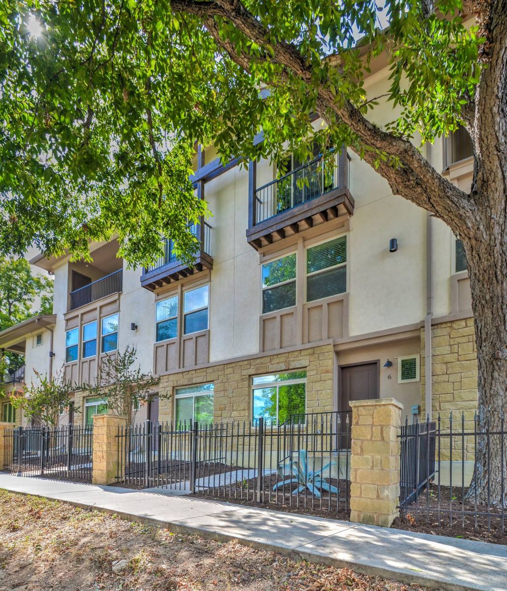 Townhouse for rent at 501 W 30th St, Austin, TX 78705