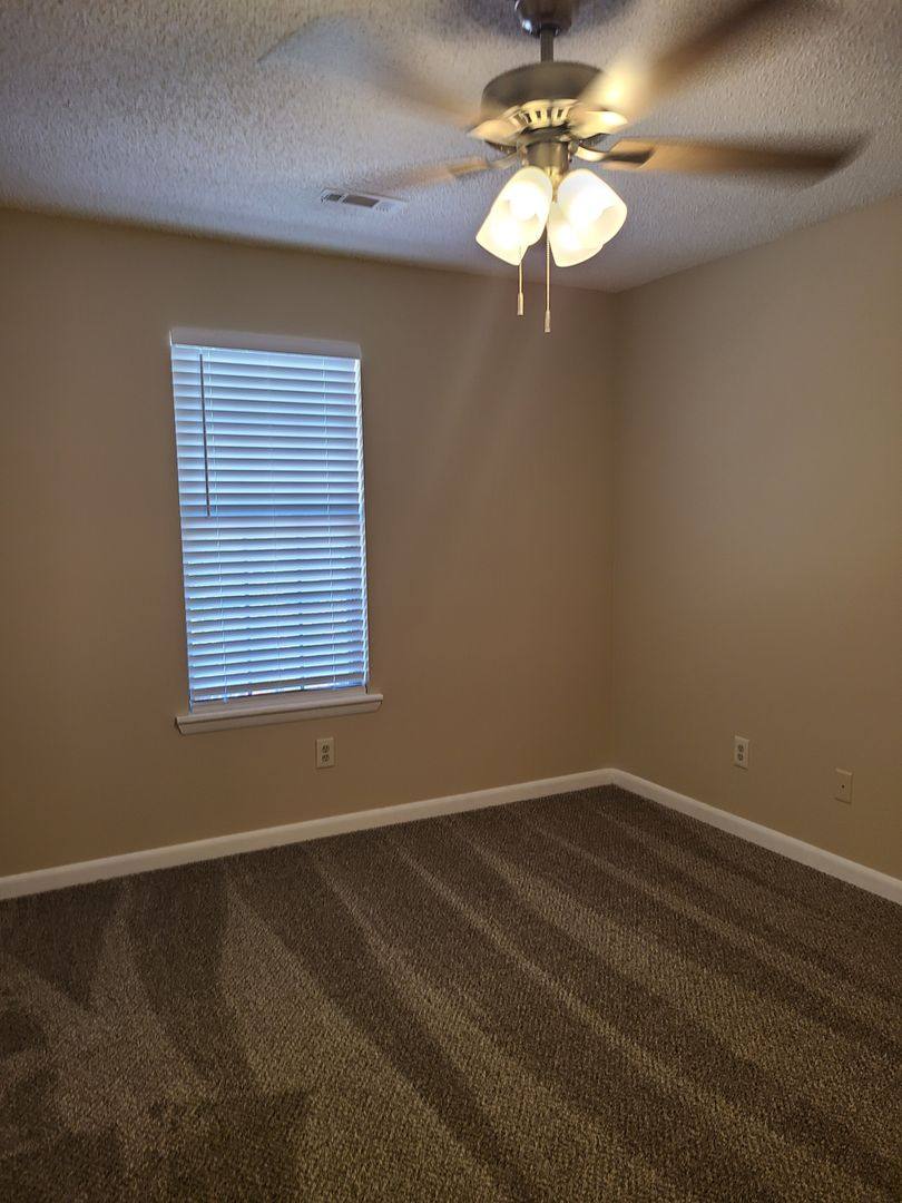 Townhouse for rent at 1218 Brookline Ave SW, Decatur, AL 35603